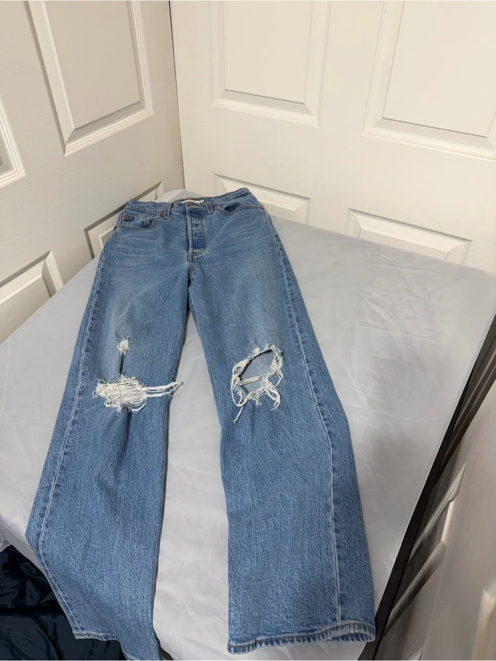 Levi’s Distressed Light Blue Ribcage Straight Women's Jeans